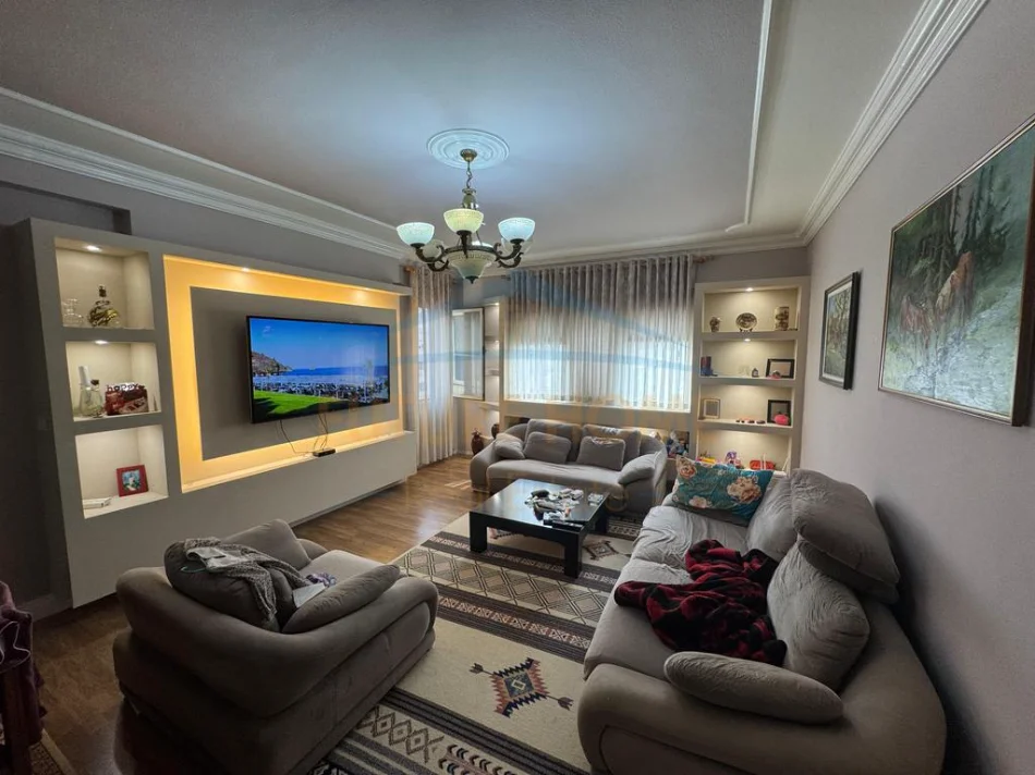 Tirane, shitet apartament 3+1+Ballkon Kati 6, 161 m² 234.000 € 