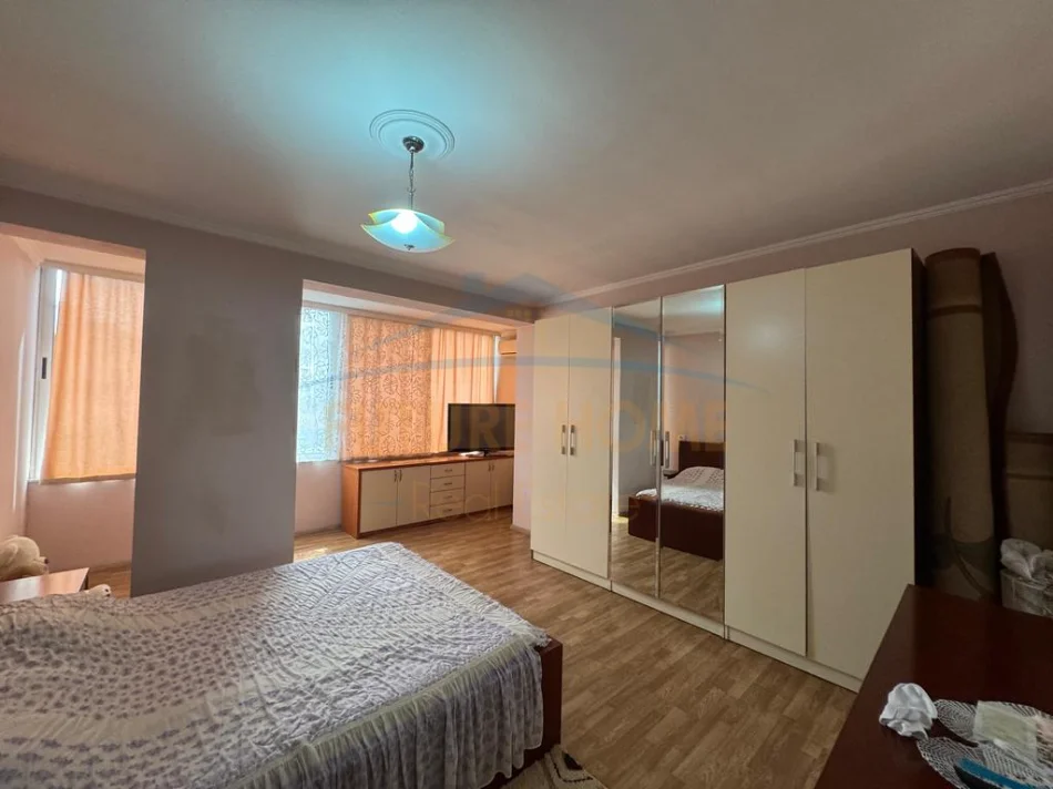 Tirane, shitet apartament 3+1 Kati 6, 161 m² 234.000 € (UNAZA E RE)