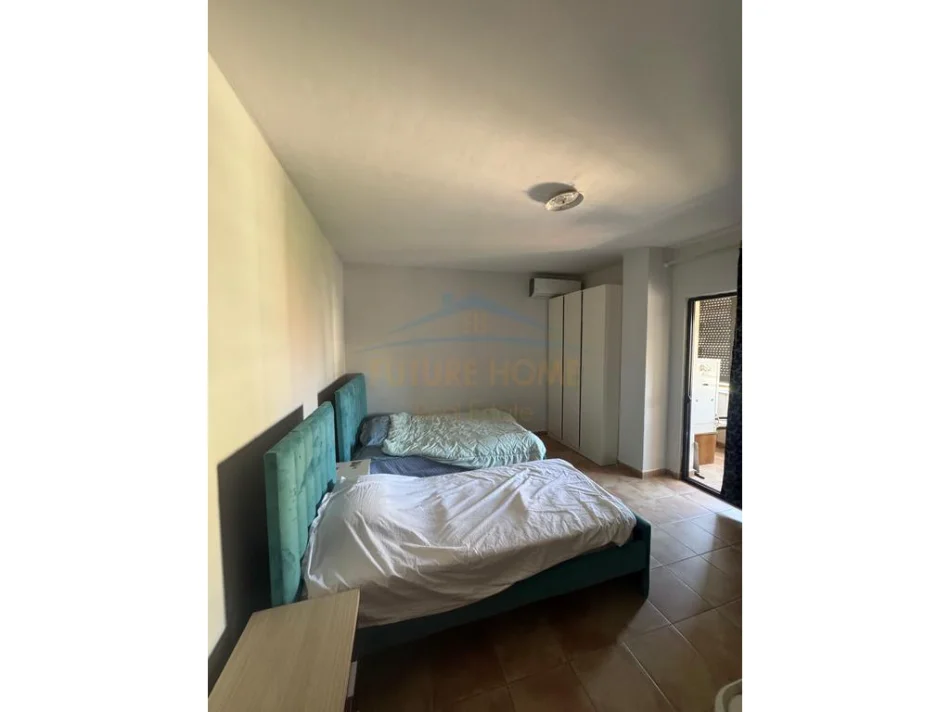 Tirane, jepet me qera apartament 2+1+Ballkon Kati 9, 117 m² 650 € (Komuna Parisit)