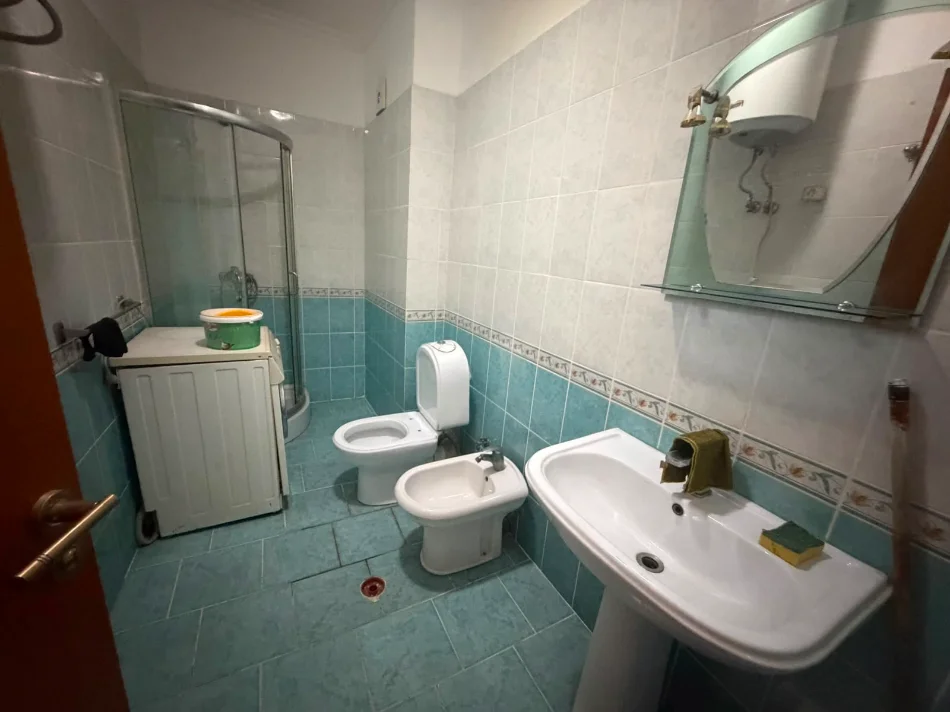 Tirane, jepet me qera apartament 2+1 Kati 2, 100 m² 550 € (Bar Artisti ne Astir)