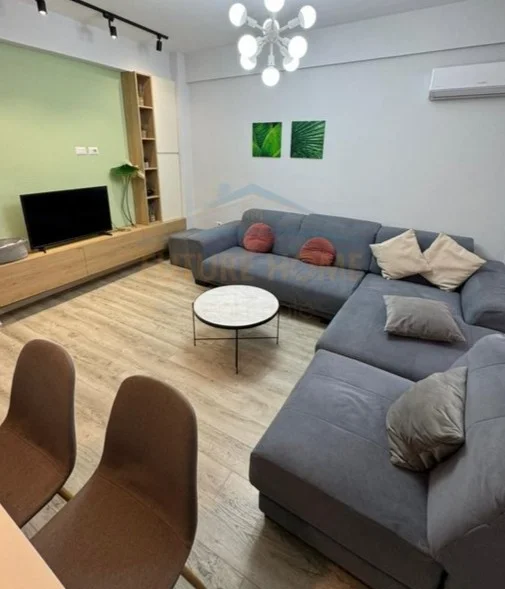 Tirane, jepet me qera apartament 3+1 Kati 4, 105 m² 700 € (Stacioni Trenit)