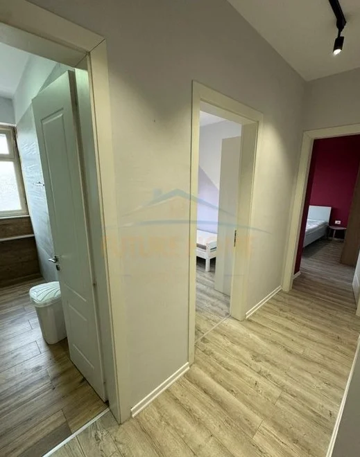 Tirane, jepet me qera apartament 3+1 Kati 4, 105 m² 700 € (Stacioni Trenit)