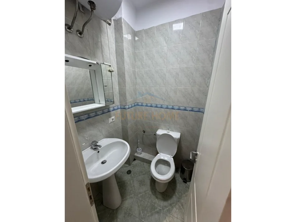 SHITET APARTAMENT 3+1 STACIONI I TRENIT