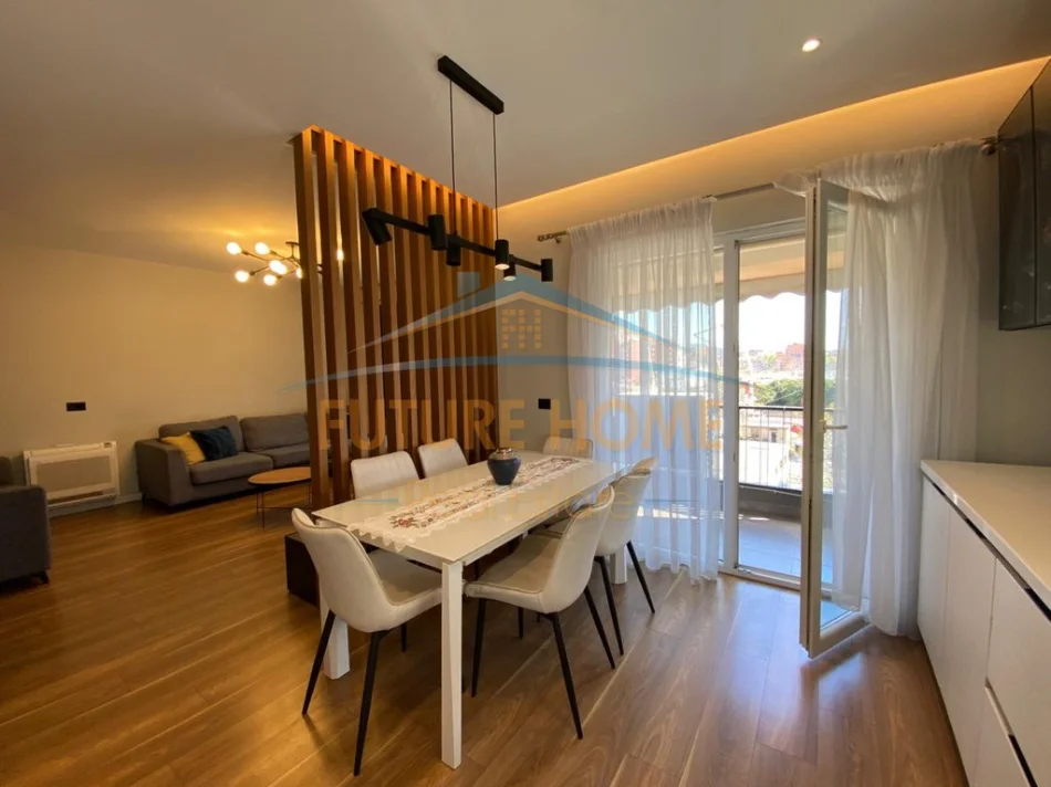 Tirane, jepet me qera apartament 3+1 Kati 3, 120 m² 1.000 € (5 Maji)