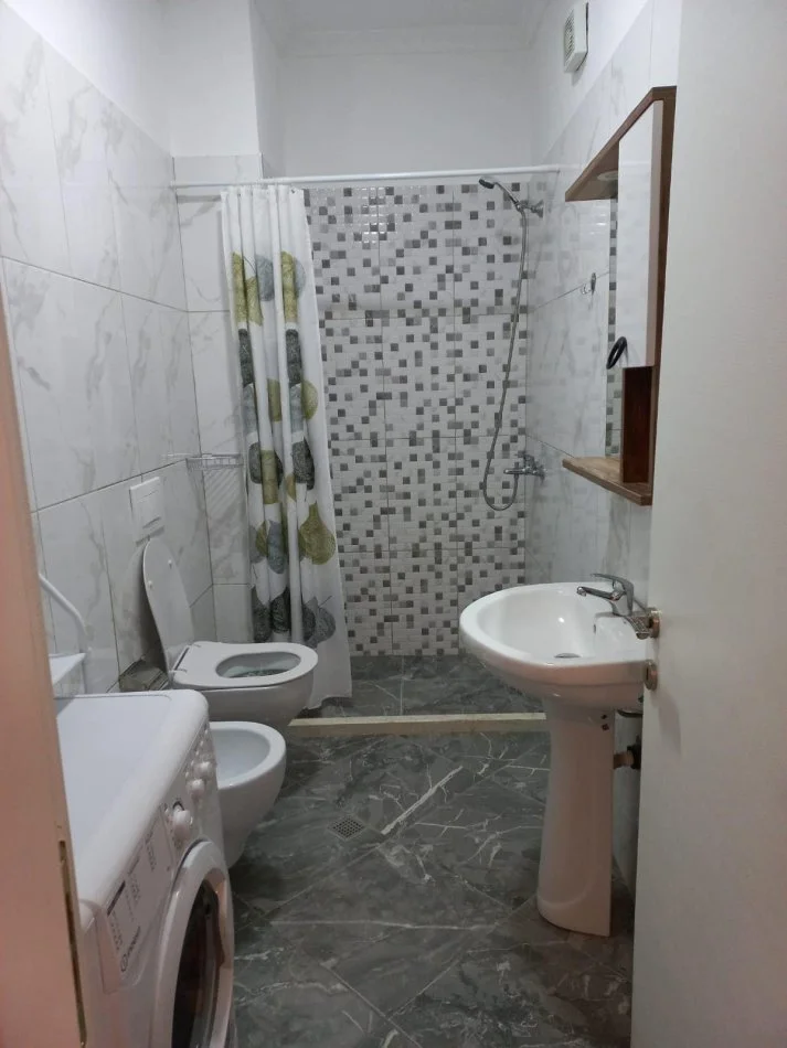 Durres, jap me qera apartament 1+1+Ballkon Kati 3, 65 m² 400 € (plazh)