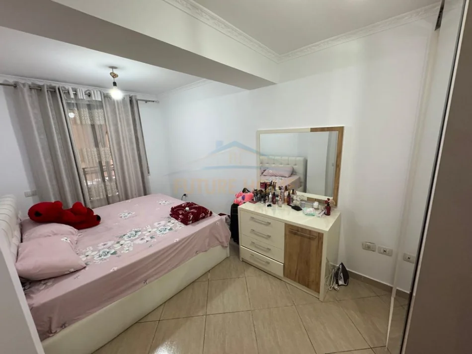 Tirane, shitet apartament 3+1+Ballkon Kati 3, 112 m² 185.000 € (unaza e re)