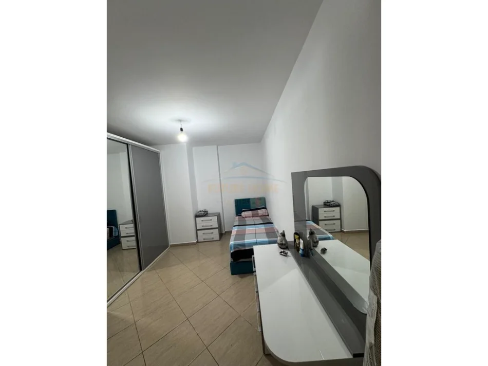 Tirane, shitet apartament 3+1+Ballkon Kati 3, 112 m² 185.000 € (UNAZA E RE)