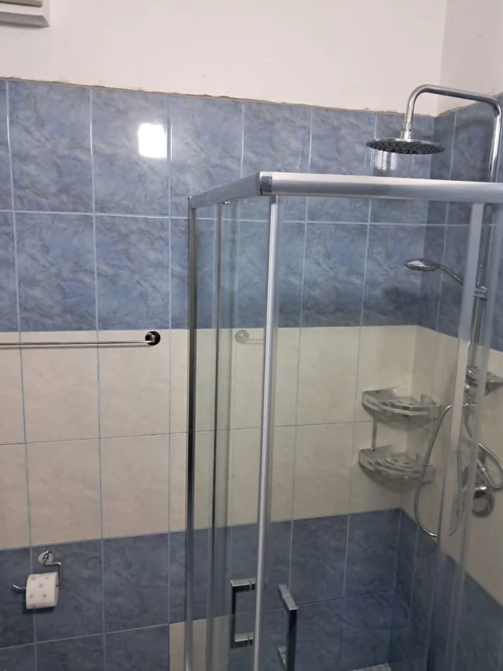Tirane, jepet me qera apartament 2+1 Kati 2, 100 m² 650 € (LIQENI I THATE,RRUGA HIQMET BUZI)