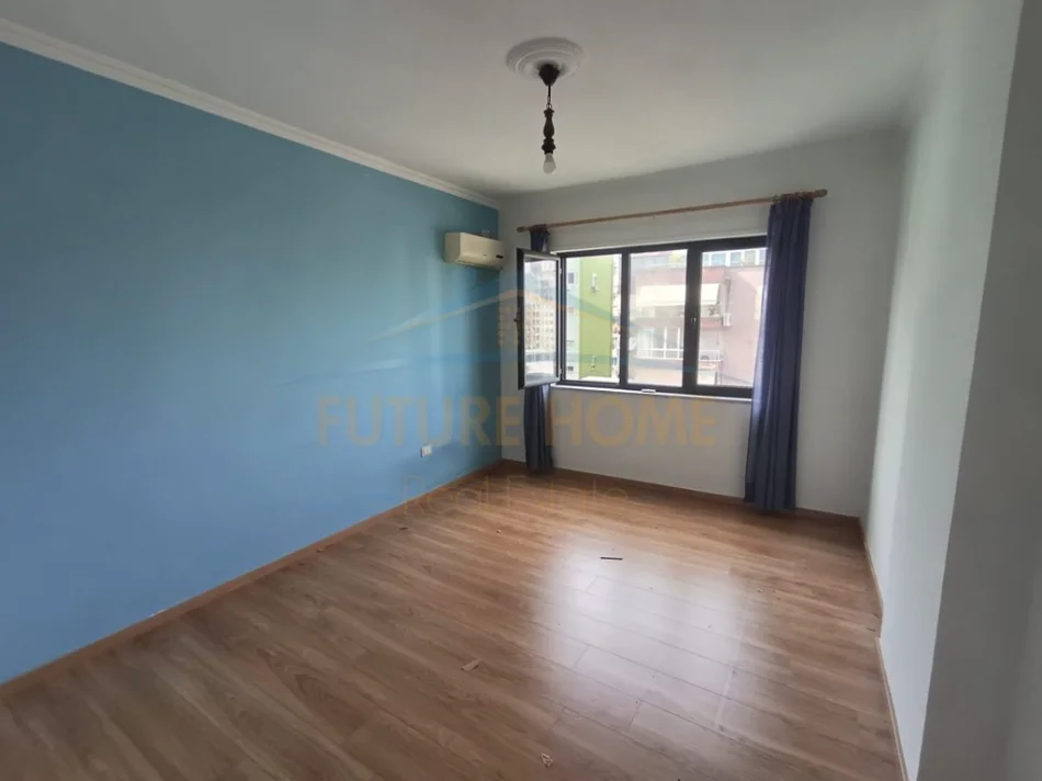 Tirane, jepet me qera ambjent biznesi Kati 7, 105 m² 1.300 € (Blloku)