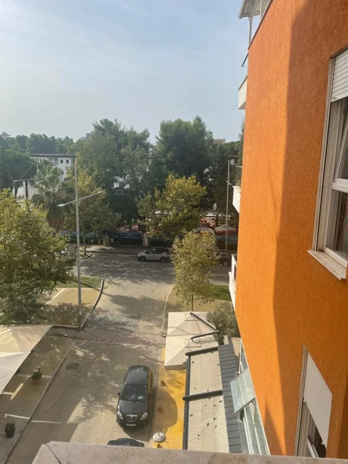 Durres, jap me qera apartament 1+1+Ballkon Kati 3, 65 m² 400 € (plazh)