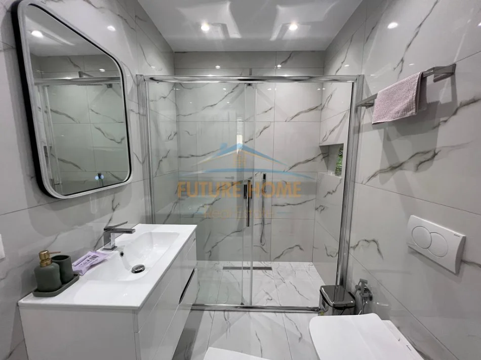 Tirane, jepet me qera apartament 1+1+Ballkon Kati 3, 82 m² 650 € (Rruga Dritan Hoxha)