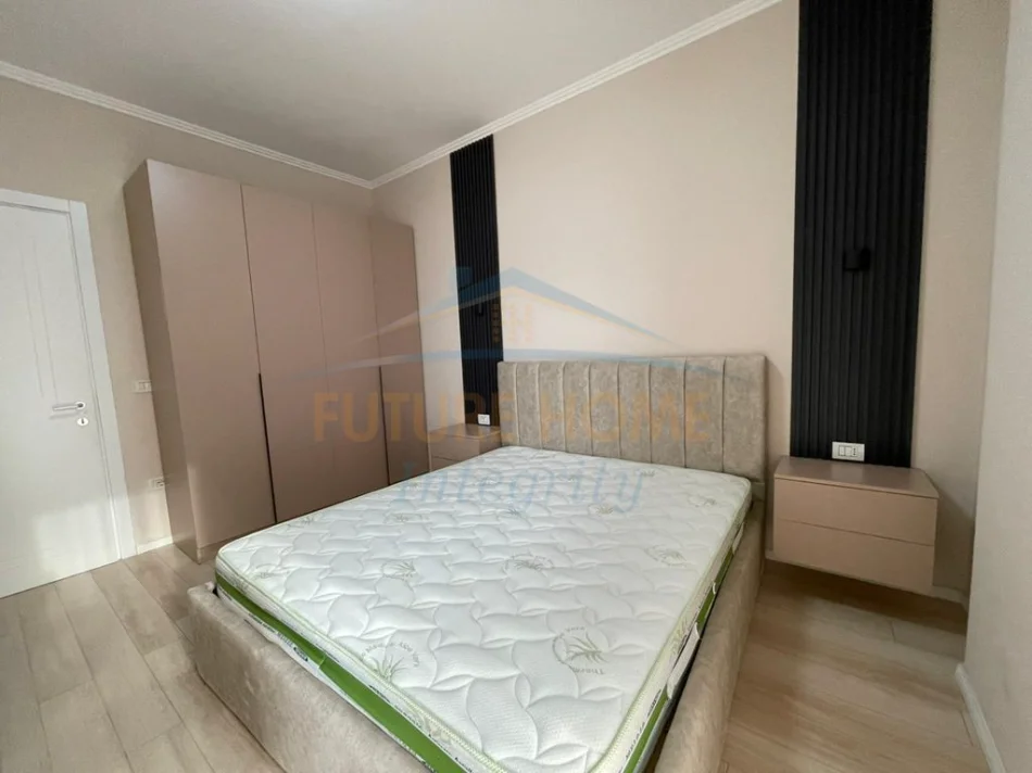 Tirane, jepet me qera apartament 1+1+Ballkon Kati 4, 60 m² 600 € (EMERLAD CENTER)