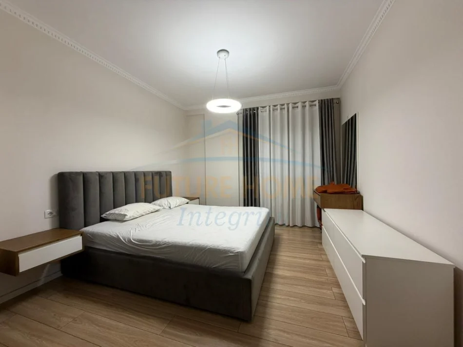 Tirane, jepet me qera apartament 2+1+Ballkon Kati 5, 100 m² 600 € (Unaza e Re)