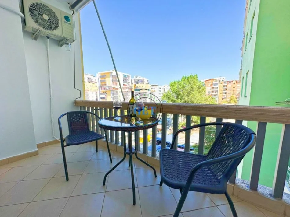 Jepet me qera apartament 1+1+Ballkon Kati 5, 50 m² 300 € (Plazh Iliria)