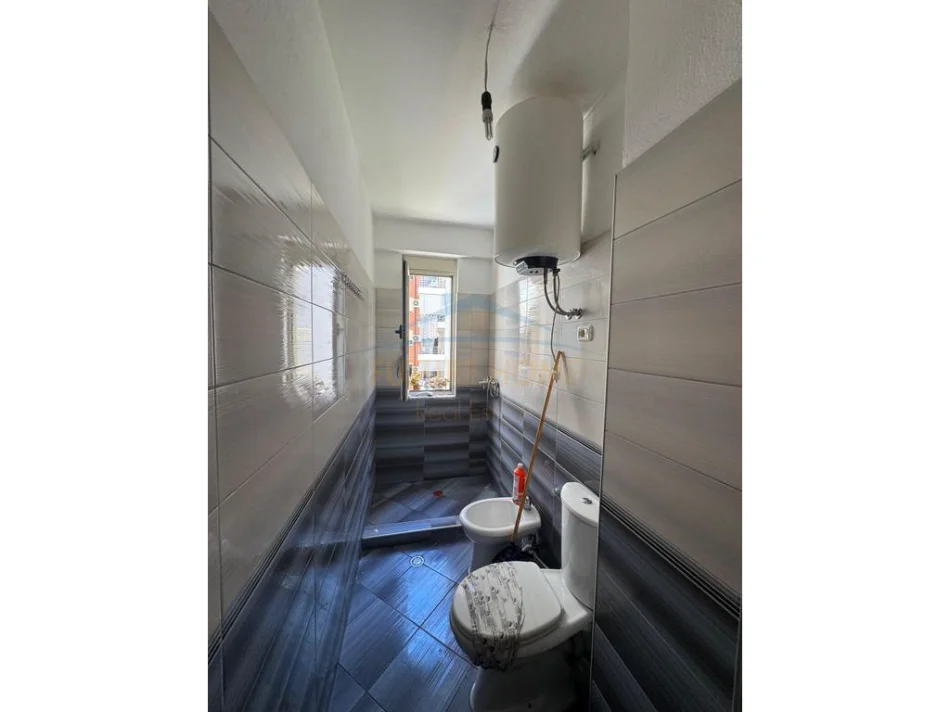 Tirane, jepet me qera apartament 2+1 Kati 4, 105 m² 449 €  Astir