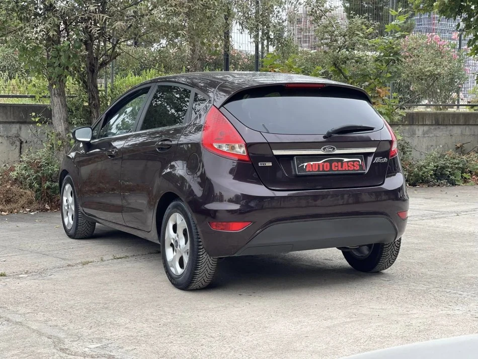 Tirane, shes makine FORD FIESTA Nafte, vishnje manuale Klima 142.000 km 1 €