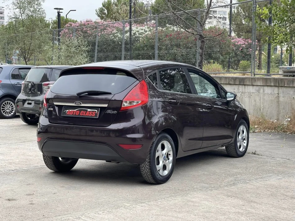 Tirane, shes makine FORD FIESTA Nafte, vishnje manuale Klima 142.000 km 1 €