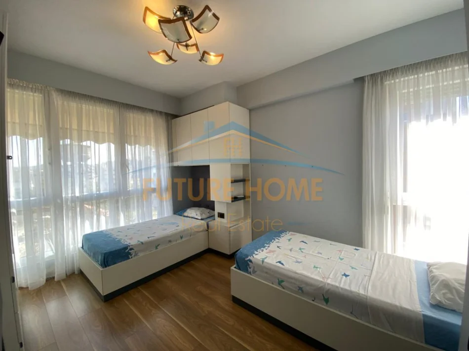 Tirane, jepet me qera apartament 3+1 Kati 3, 120 m² 1.000 € (5 Maji)