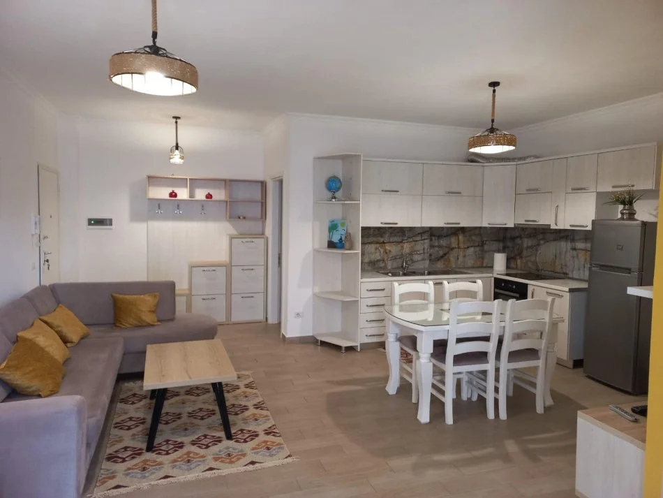 Durres, jap me qera apartament 1+1+Ballkon Kati 3, 65 m² 400 € (plazh)