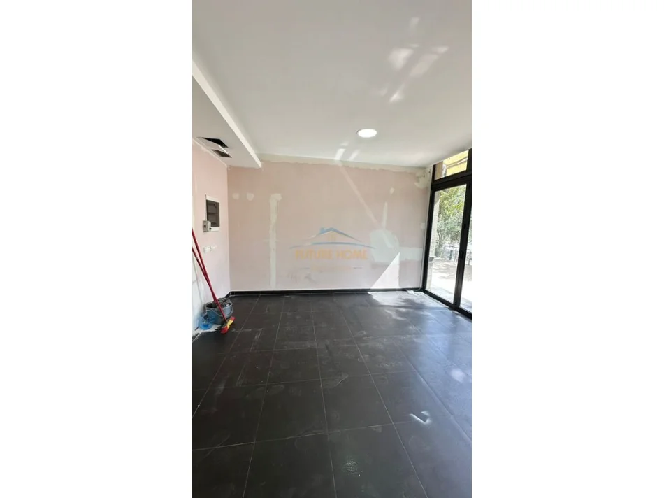 Tirane, jepet me qera Kati 0, 68 m² 800 € (DON BOSKO)