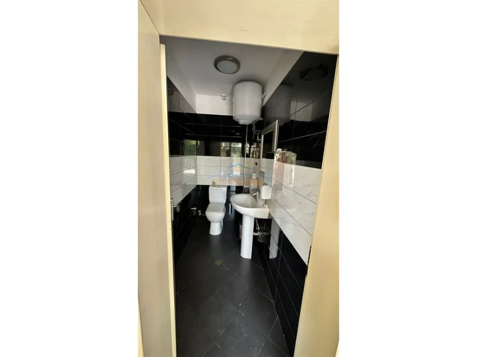 Tirane, jepet me qera Kati 0, 68 m² 800 € (DON BOSKO)