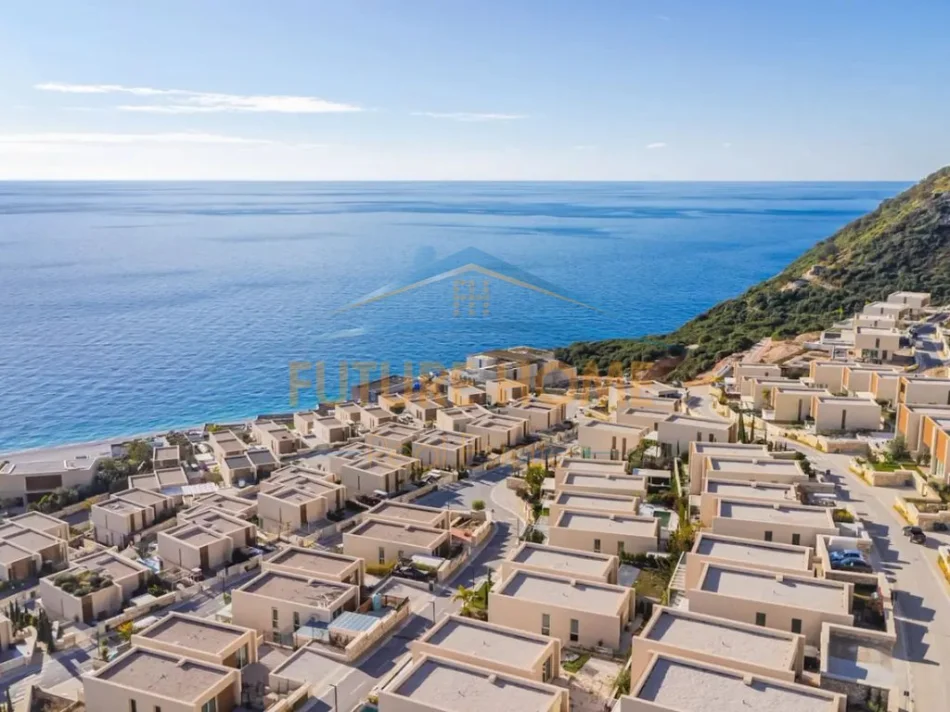 Vilë Bashkangjitur + Guest House për shitje në Green Coast Residence 1.400.000 €