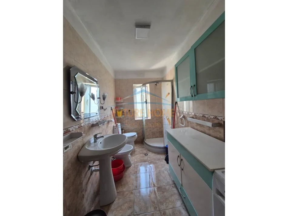 Tirane, jepet me qera apartament 1+1 Kati 5, 63 m² 470 € (21Dhjetori, pranë Mozaikut)