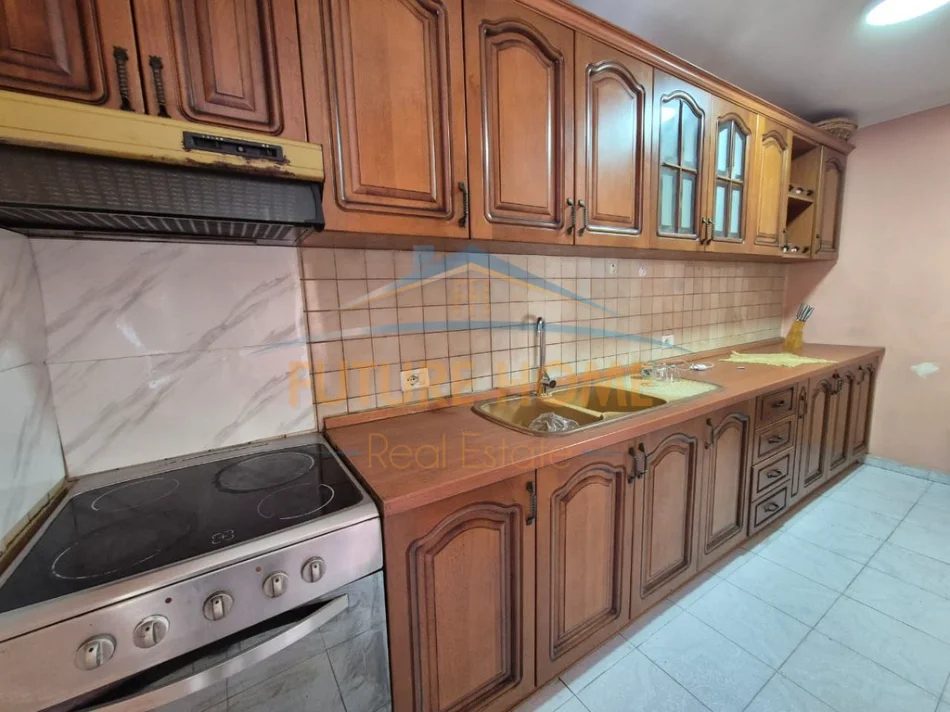 Tirane, jepet me qera apartament 1+1 Kati 5, 63 m² 470 € (21Dhjetori, pranë Mozaikut)