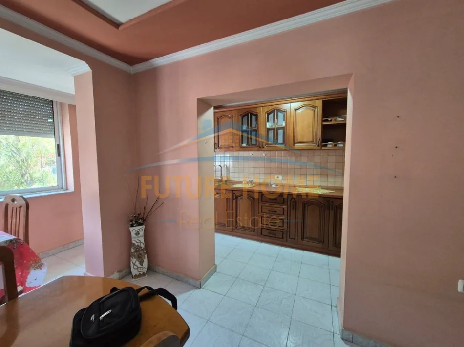 Tirane, jepet me qera apartament 1+1 Kati 5, 63 m² 470 € (21Dhjetori, pranë Mozaikut)