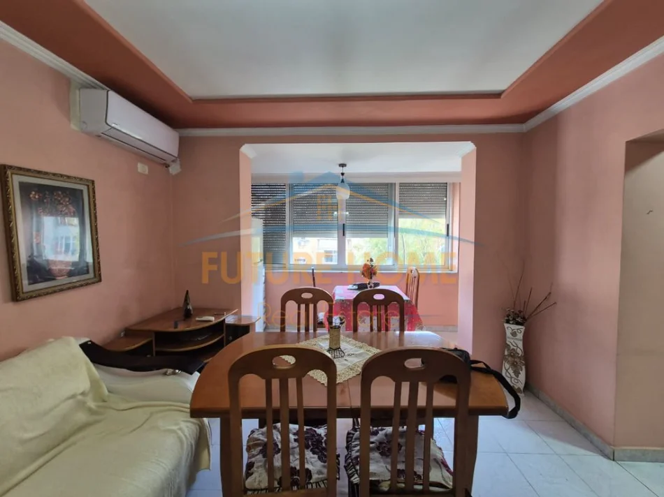 Tirane, jepet me qera apartament 1+1 Kati 5, 63 m² 470 € (21Dhjetori, pranë Mozaikut)