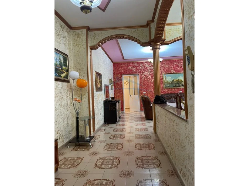 Tirane, shitet apartament 2+1+2+Ballkon Kati 3, 131 m² 265.000 € (Bulevardi Gjergj Fishta)
