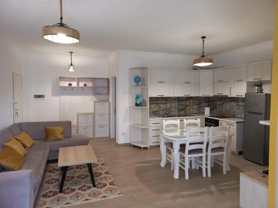 Durres, jap me qera apartament 1+1+Ballkon Kati 3, 65 m² 400 € (plazh)