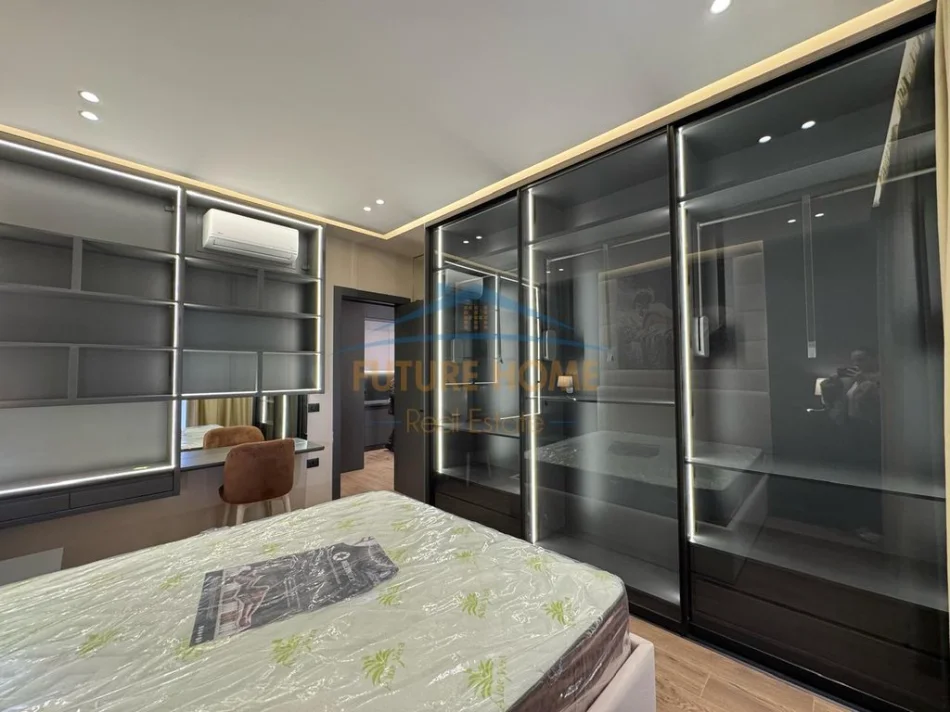 Tirane, jepet me qera apartament 1+1+Ballkon Kati 7, 77 m² 1.000 € (Delijorgji)