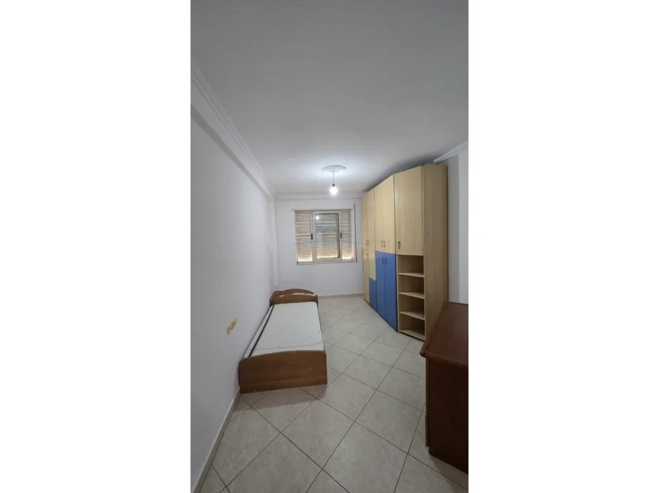 Tirane, jepet me qera apartament 3+1+Ballkon Kati 6, 150 m² 550 € (misto mame)