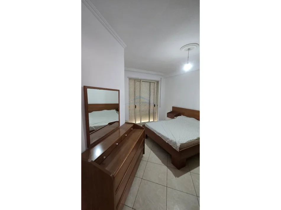 Tirane, jepet me qera apartament 3+1+Ballkon Kati 6, 150 m² 550 € (misto mame)