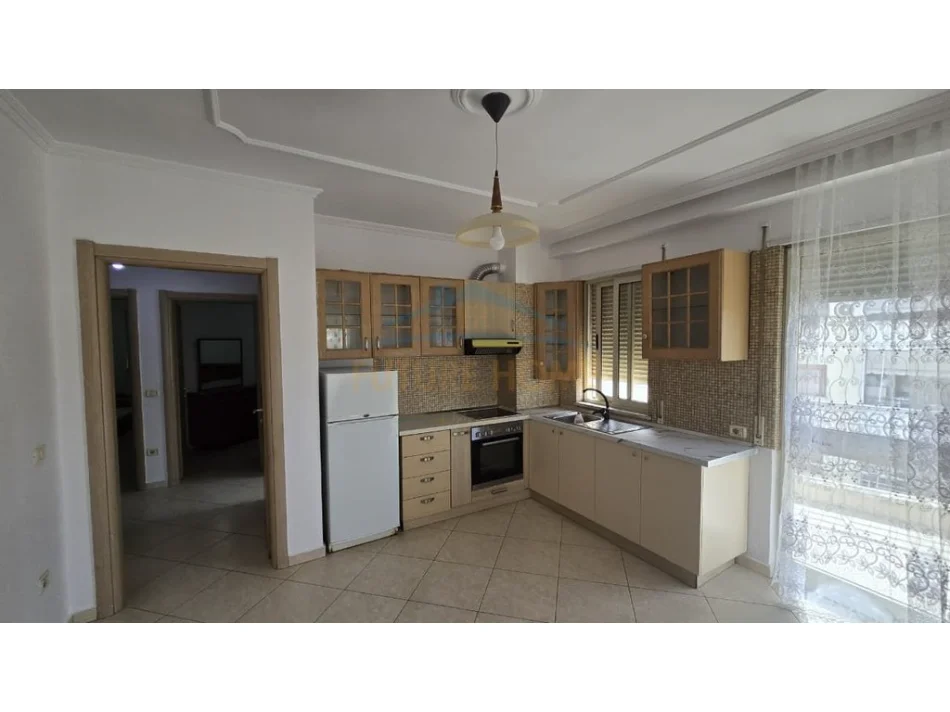 Tirane, jepet me qera apartament 3+1+Ballkon Kati 6, 150 m² 550 € (misto mame)