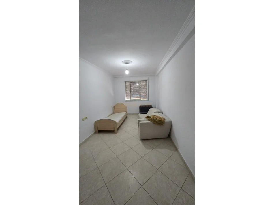 Tirane, jepet me qera apartament 3+1+Ballkon Kati 6, 150 m² 550 € (misto mame)