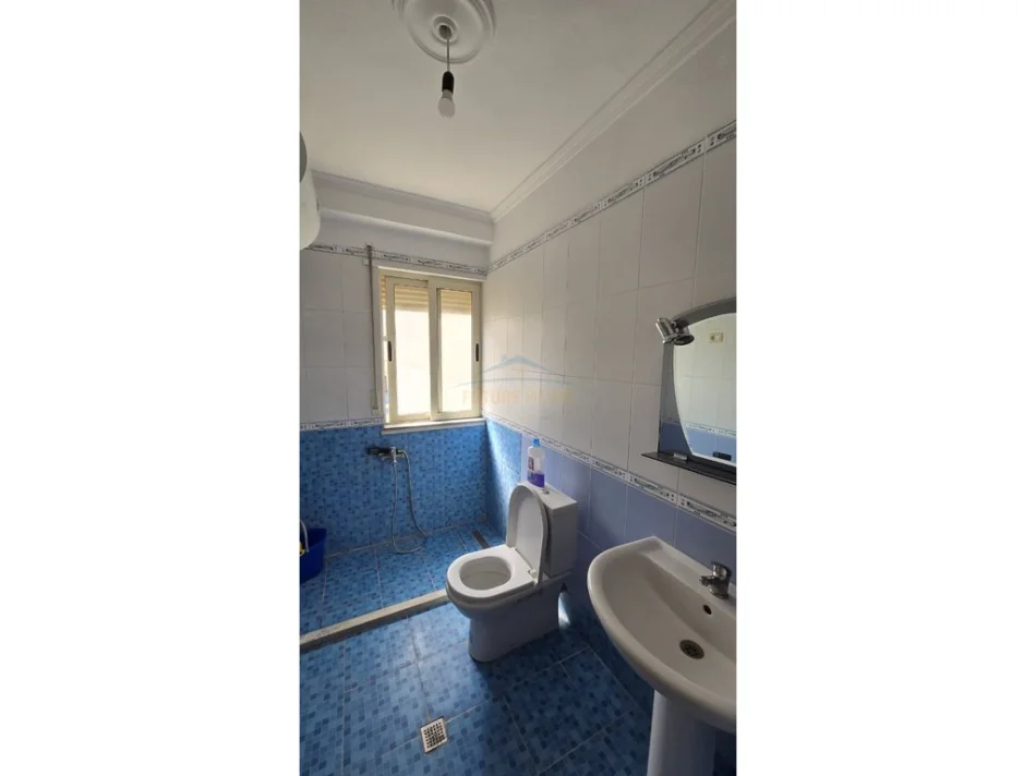 Tirane, jepet me qera apartament 3+1+Ballkon Kati 6, 150 m² 550 € (misto mame)