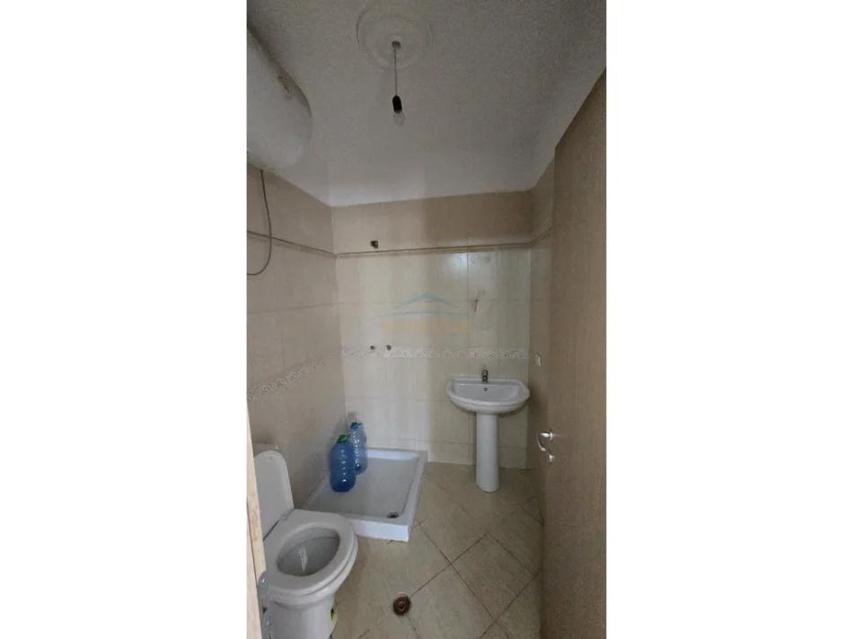 Tirane, jepet me qera apartament 3+1+Ballkon Kati 6, 150 m² 550 € (misto mame)