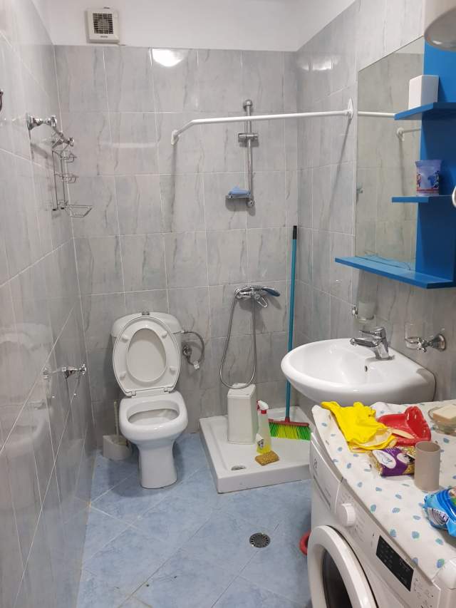 Tirane, jepet me qera ambjent biznesi Kati 10, 108 m² 600 Euro (Rruga Lidhja e Prizrenit)