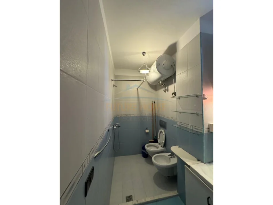 Tirane, jepet me qera apartament 2+1+Ballkon Kati 2, 90 m² 450 € (Fresku)