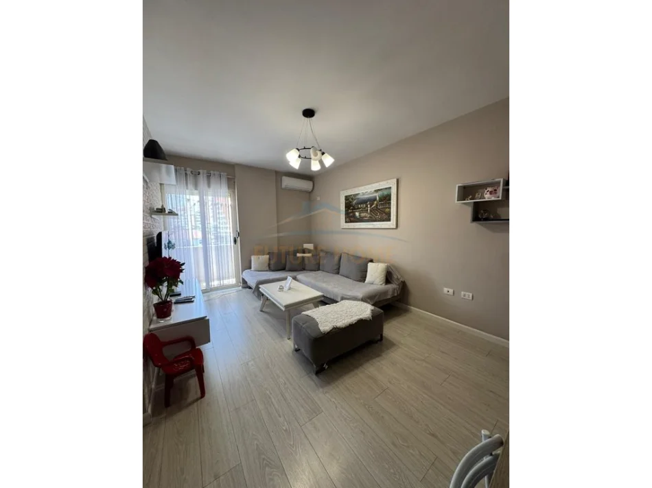 Tirane, shitet apartament 1+1+Ballkon Kati 3, 64 m² 119.000 € (UNAZA E RE)