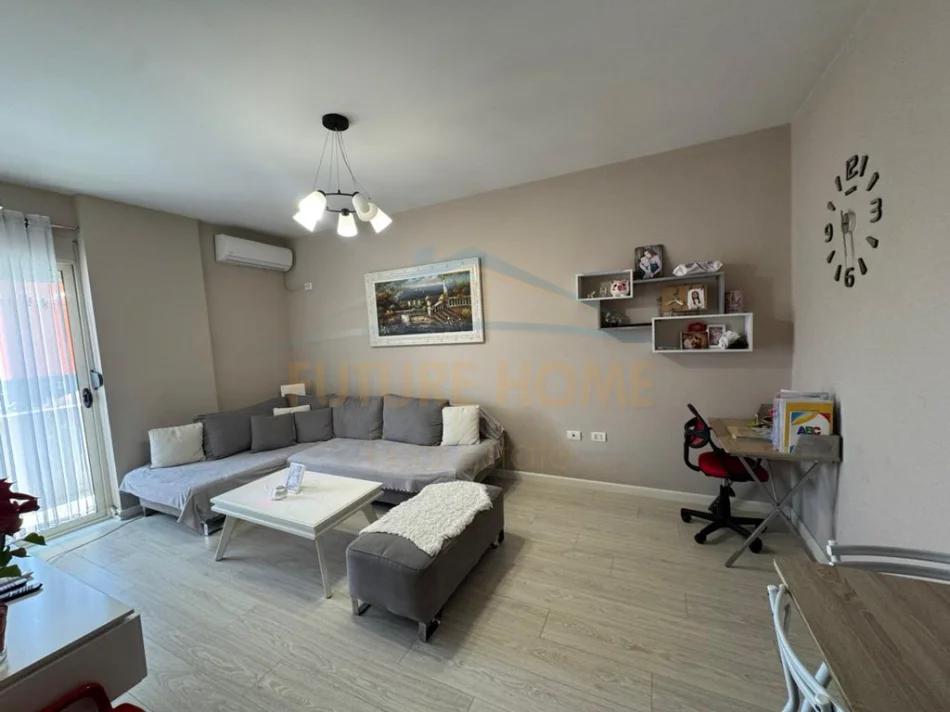 Tirane, shitet apartament 1+1+Ballkon Kati 3, 64 m² 119.000 € (UNAZA E RE)