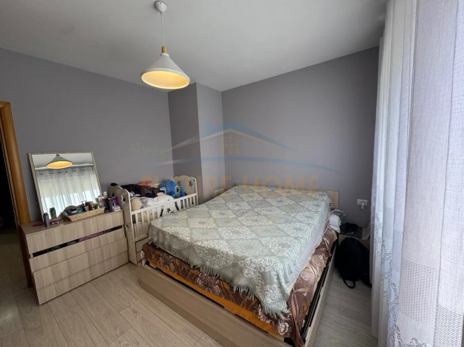 Tirane, shitet apartament 1+1+Ballkon Kati 3, 64 m² 119.000 € (UNAZA E RE)