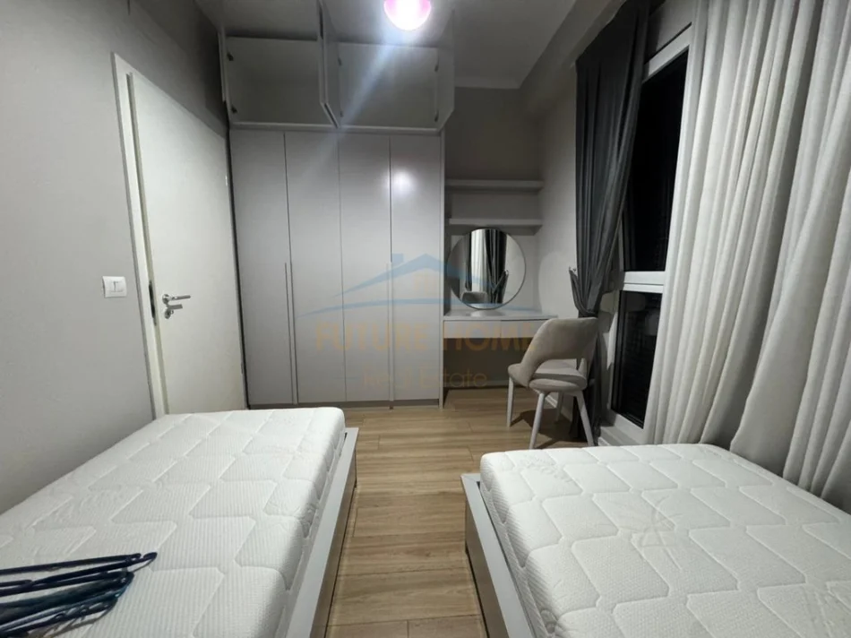 Tirane, jepet me qera apartament 2+1+Ballkon Kati 5, 105 m² 800 € (Jordan Misja)