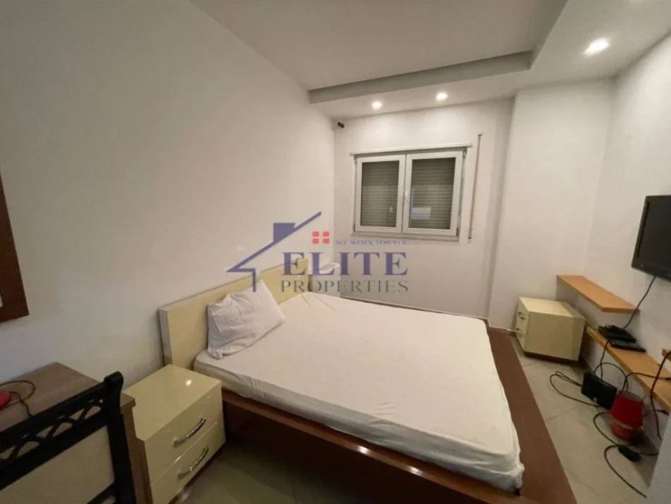 Tirane, jepet me qera apartament 2+1+Ballkon Kati 4, 120 m² 700 € (Zogu i Zi)