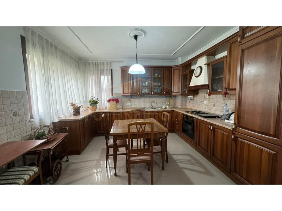 Tirane, jepet me qera apartament 2+1 Kati 7, 118 m² 1.200 € (BLLOKU)