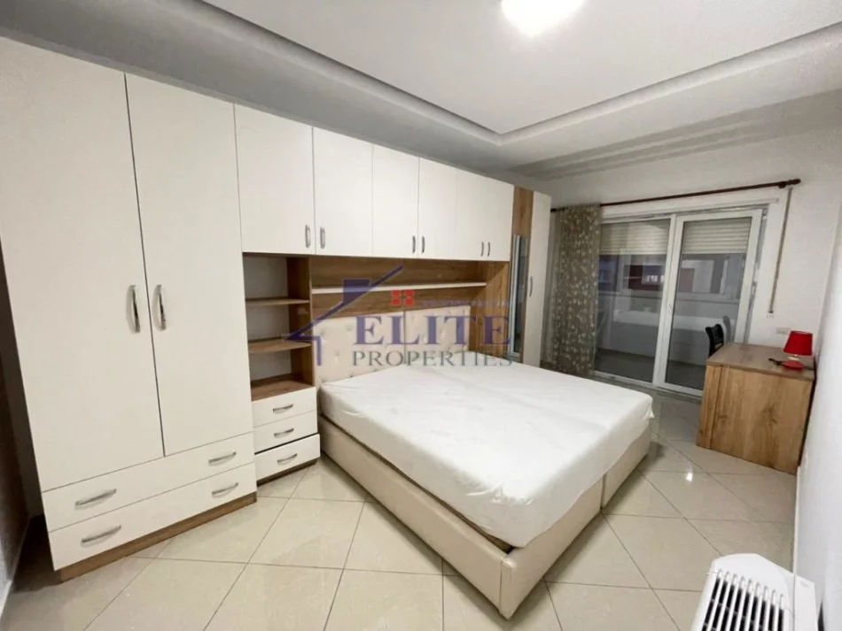 Tirane, jepet me qera apartament 2+1+Ballkon Kati 4, 120 m² 700 € (Zogu i Zi)