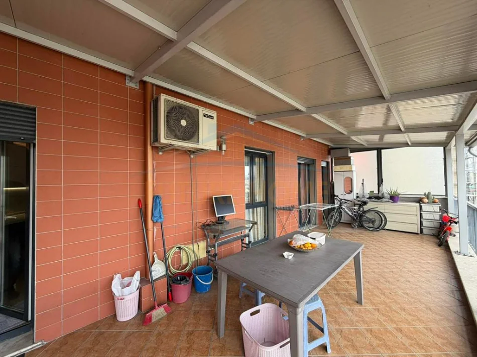 Tirane, shitet apartament 2+1+Ballkon Kati 4, 66 m² 187.000 € (Rruga Dritan Hoxha)