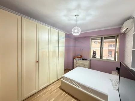 Tirane, jepet me qera apartament 3+1+Ballkon Kati 3, 112 m² 845 € 